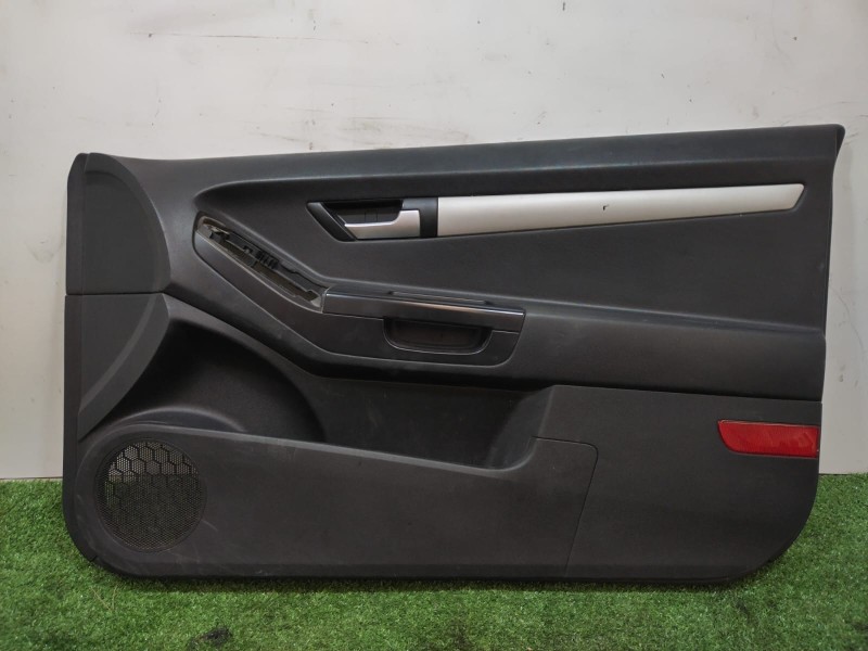 Recambio de guarnecido puerta delantera derecha para kia cee´d emotion referencia OEM IAM 823101H300 823101H300 823101H300