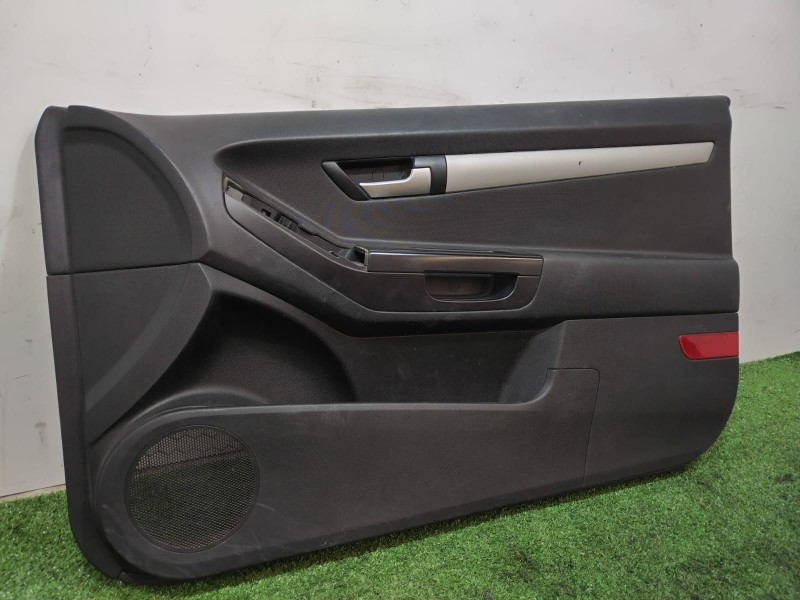 Recambio de guarnecido puerta delantera derecha para kia cee´d emotion referencia OEM IAM 823101H300 823101H300 823101H300