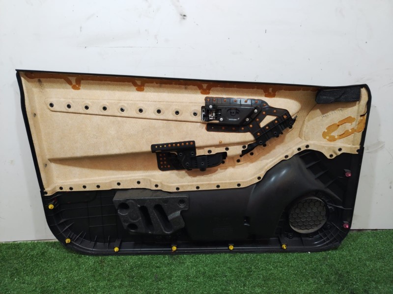 Recambio de guarnecido puerta delantera derecha para kia cee´d emotion referencia OEM IAM 823101H300 823101H300 823101H300