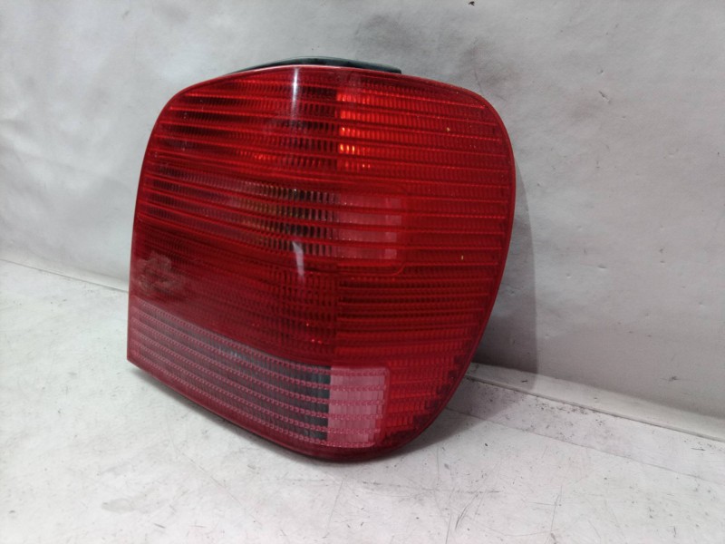 Recambio de piloto trasero derecho para volkswagen polo berlina (6n2) trendline referencia OEM IAM 6N0945096H  