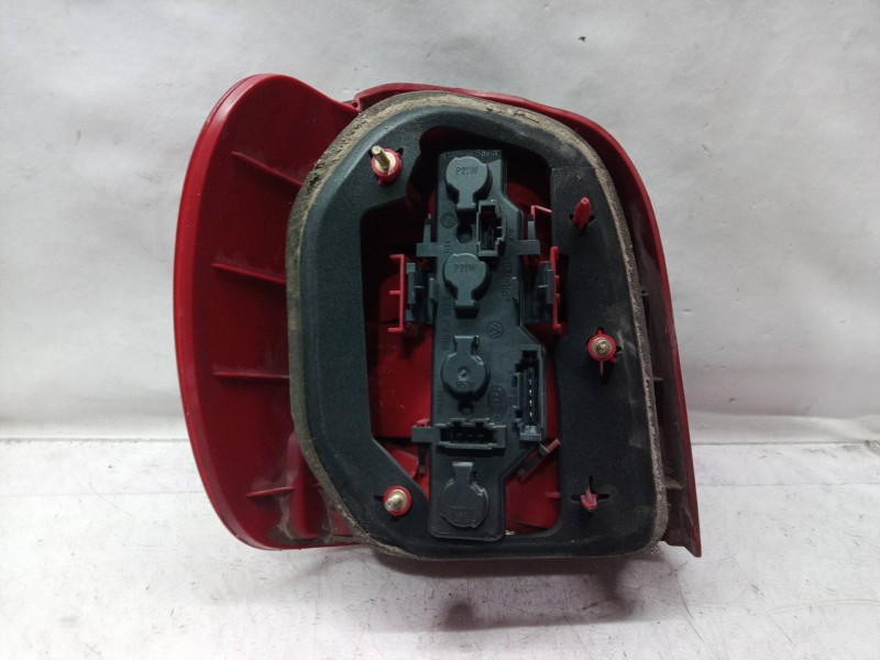 Recambio de piloto trasero derecho para volkswagen polo berlina (6n2) trendline referencia OEM IAM 6N0945096H  