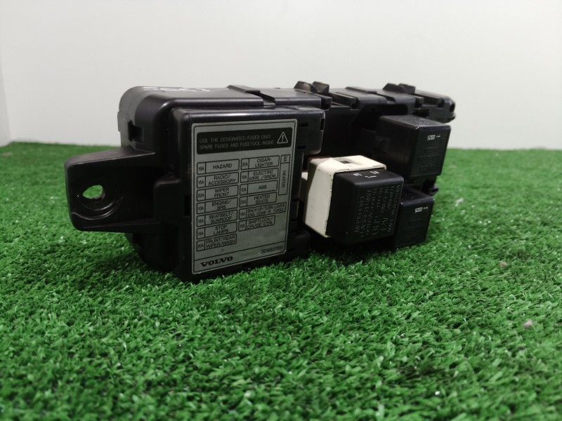 Recambio de caja reles / fusibles para volvo v40 familiar 1.9 d referencia OEM IAM 30662309 30662309 30662309