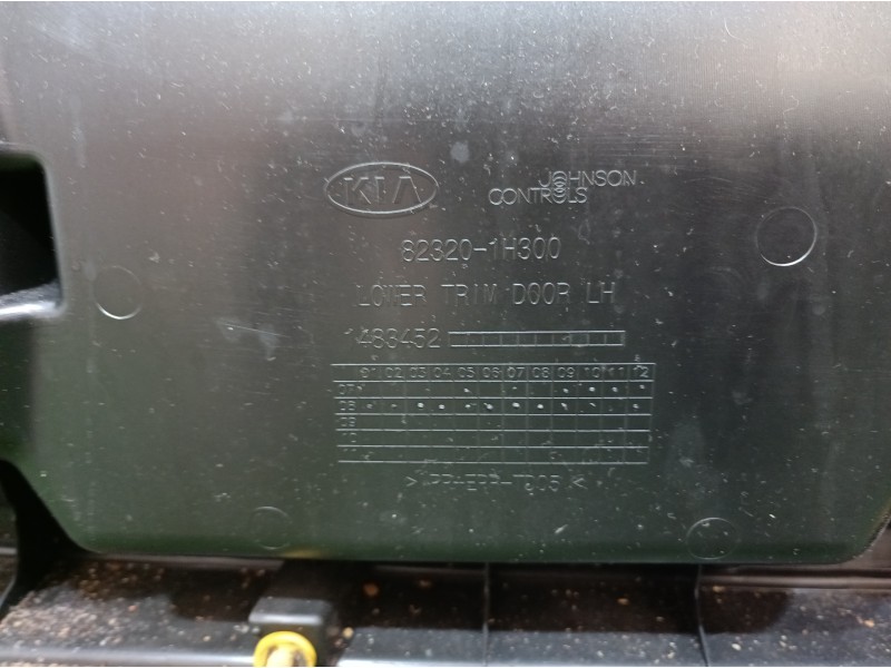 Recambio de guarnecido puerta delantera izquierda para kia cee´d emotion referencia OEM IAM 823201H300 823201H300 823201H300