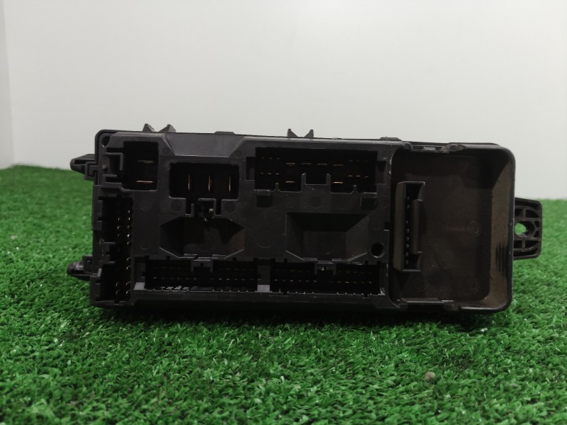 Recambio de caja reles / fusibles para volvo v40 familiar 1.9 d referencia OEM IAM 30662309 30662309 30662309