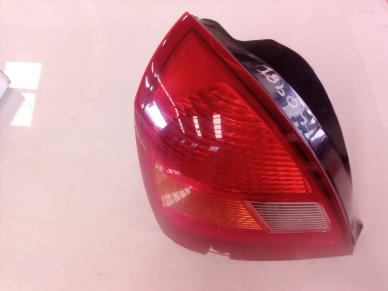 Recambio de piloto trasero izquierdo para hyundai elantra (xd) 1.6 gls (4-ptas.) referencia OEM IAM   