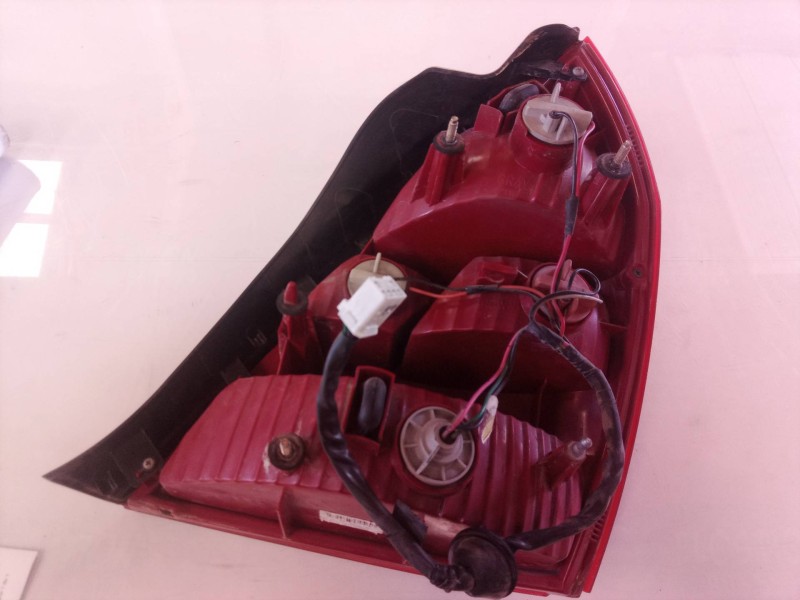 Recambio de piloto trasero izquierdo para hyundai elantra (xd) 1.6 gls (4-ptas.) referencia OEM IAM   