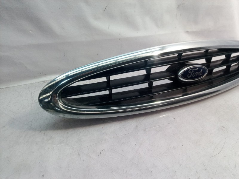 Recambio de rejilla delantera para ford mondeo berlina (gd) ambiente referencia OEM IAM 1099664  
