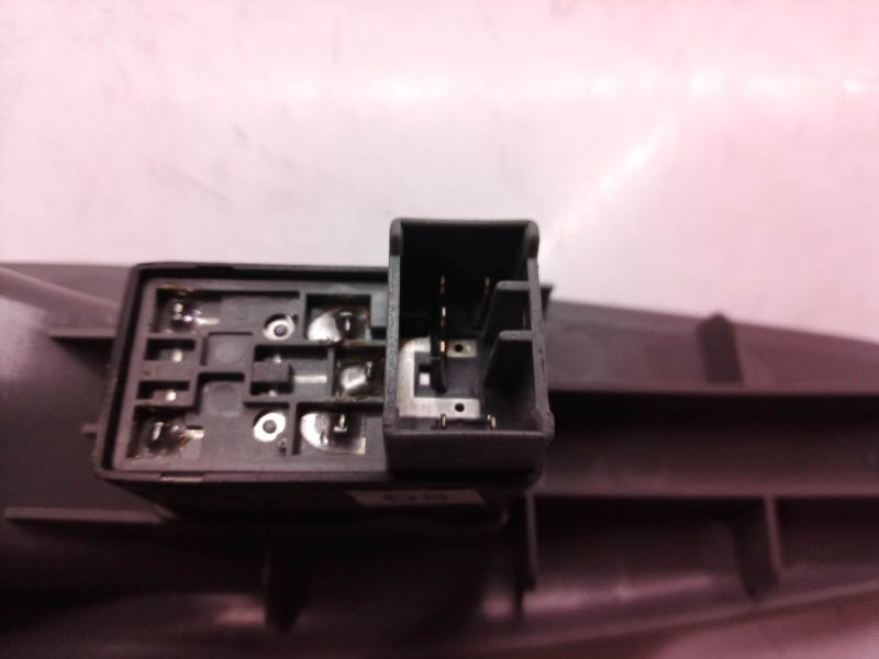 Recambio de mando elevalunas delantero derecho para daewoo nubira berlina cdx referencia OEM IAM 621W047902 621W047902 621W04790