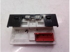 Recambio de pantalla multifuncion para renault megane ii familiar dynamique referencia OEM IAM 8200107839A 8200107839 8200107839 2