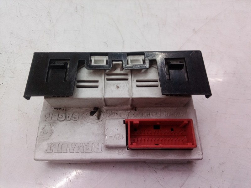 Recambio de pantalla multifuncion para renault megane ii familiar dynamique referencia OEM IAM 8200107839A 8200107839 8200107839