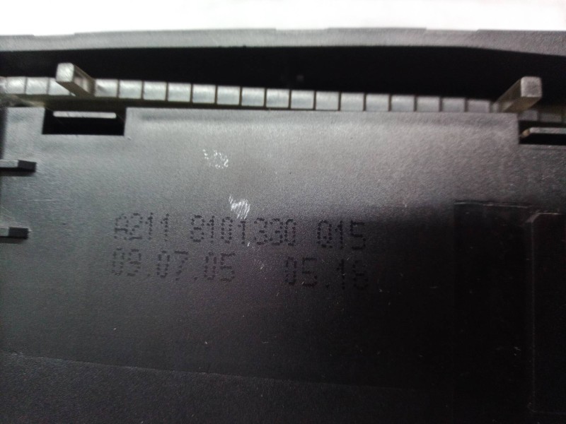 Recambio de cenicero para mercedes-benz clase cls (w219) 500 (219.375) referencia OEM IAM A2118101330 A2118101330 A2118101330