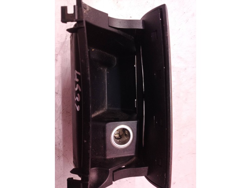 Recambio de cenicero para mercedes-benz clase cls (w219) 500 (219.375) referencia OEM IAM A2118101330 A2118101330 A2118101330