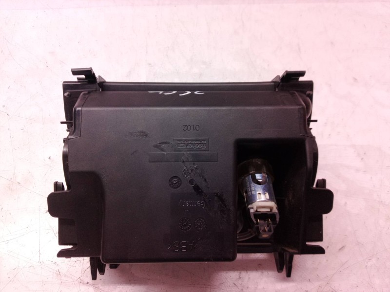 Recambio de cenicero para mercedes-benz clase cls (w219) 500 (219.375) referencia OEM IAM A2118101330 A2118101330 A2118101330