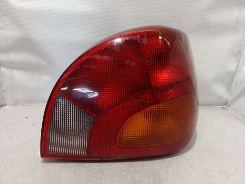 Recambio de piloto trasero derecho para ford fiesta berlina básico referencia OEM IAM 96FG13N004AA 96FG13N004AA 96FG13N004AA