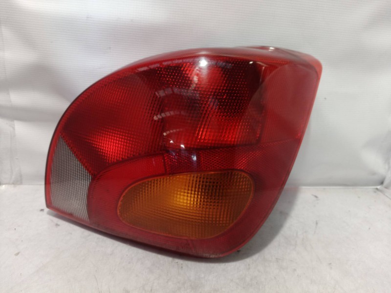 Recambio de piloto trasero derecho para ford fiesta berlina básico referencia OEM IAM 96FG13N004AA 96FG13N004AA 96FG13N004AA