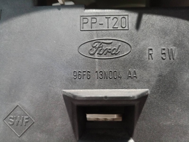 Recambio de piloto trasero derecho para ford fiesta berlina básico referencia OEM IAM 96FG13N004AA 96FG13N004AA 96FG13N004AA