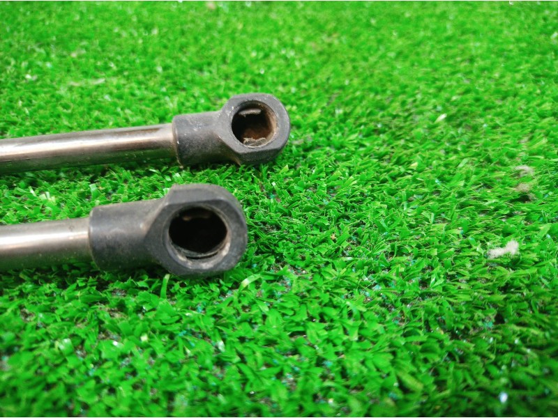 Recambio de amortiguadores maletero / porton para volvo v40 familiar 1.9 d referencia OEM IAM 30803472 30803472 30803472