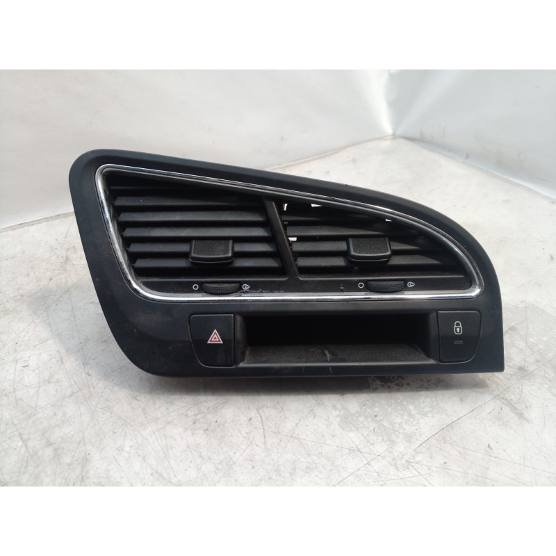 Recambio de rejilla aireadora para peugeot 5008 active referencia OEM IAM 9686527977 9686527977 9686527977