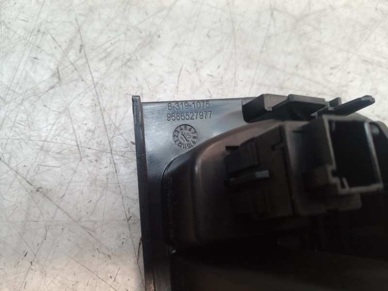 Recambio de rejilla aireadora para peugeot 5008 active referencia OEM IAM 9686527977 9686527977 9686527977