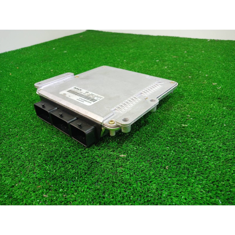 Recambio de centralita motor uce para volvo v40 familiar 1.9 d referencia OEM IAM 8200233339 8200233339 8200233339