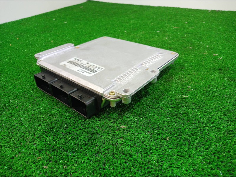 Recambio de centralita motor uce para volvo v40 familiar 1.9 d referencia OEM IAM 8200233339 8200233339 8200233339