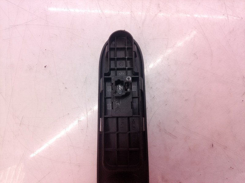 Recambio de mando elevalunas delantero derecho para peugeot 307 (s1) xt referencia OEM IAM 115615326 115615326 115615326