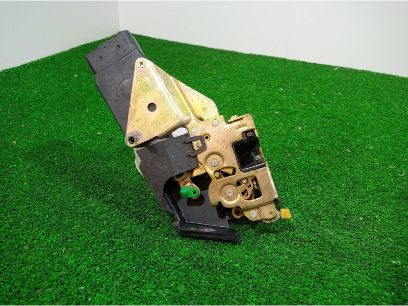 Recambio de cerradura puerta trasera izquierda para volvo v40 familiar 1.9 d referencia OEM IAM   