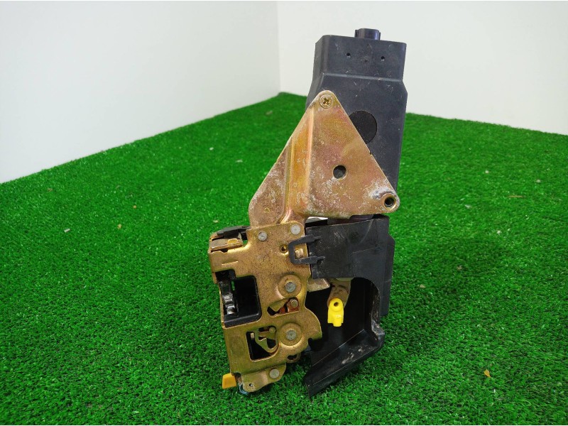 Recambio de cerradura puerta trasera derecha para volvo v40 familiar 1.9 d referencia OEM IAM   