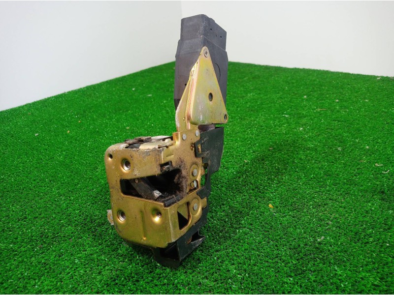 Recambio de cerradura puerta delantera derecha para volvo v40 familiar 1.9 d referencia OEM IAM   