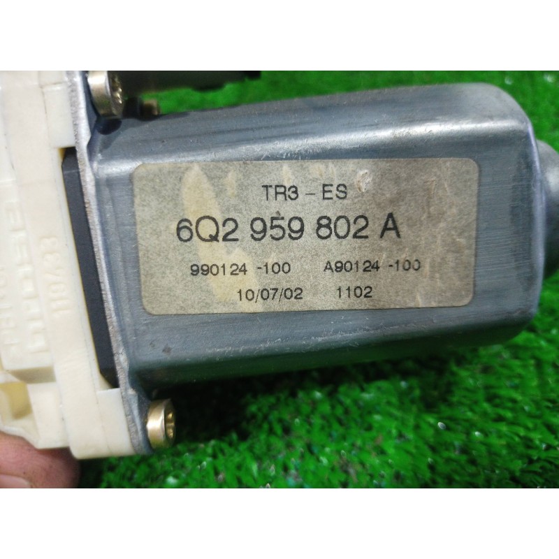 Recambio de motor elevalunas delantero izquierdo para seat ibiza (6l1) 1.9 tdi referencia OEM IAM 6Q2959802 6Q2959802 6Q2959802