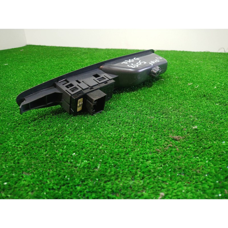 Recambio de mando elevalunas delantero derecho para volvo v40 familiar 1.9 d referencia OEM IAM 30638702 30638702 30638702