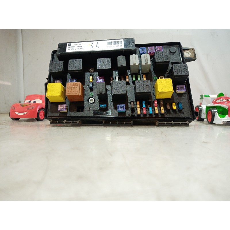 Recambio de caja reles / fusibles para opel astra gtc 1.7 16v cdti referencia OEM IAM 5DK00946430 5DK00946430 5DK00946430
