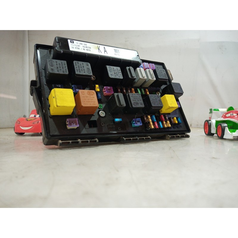 Recambio de caja reles / fusibles para opel astra gtc 1.7 16v cdti referencia OEM IAM 5DK00946430 5DK00946430 5DK00946430