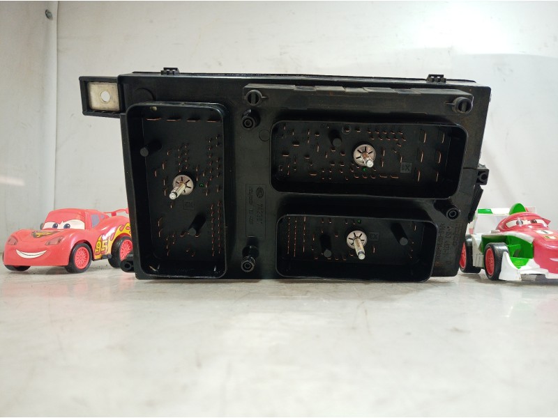 Recambio de caja reles / fusibles para opel astra gtc 1.7 16v cdti referencia OEM IAM 5DK00946430 5DK00946430 5DK00946430