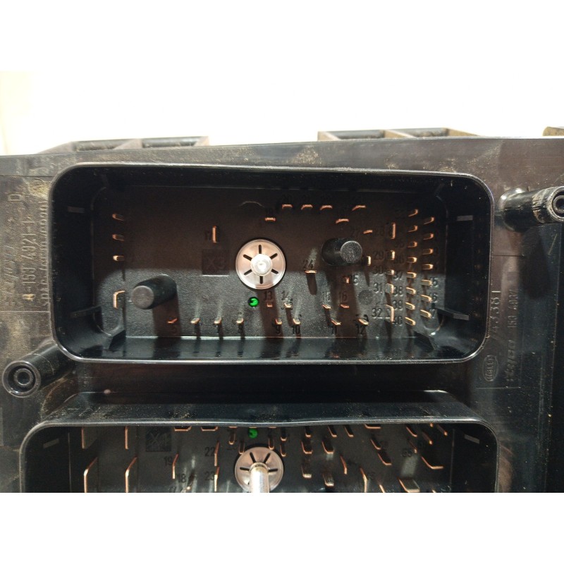 Recambio de caja reles / fusibles para opel astra gtc 1.7 16v cdti referencia OEM IAM 5DK00946430 5DK00946430 5DK00946430