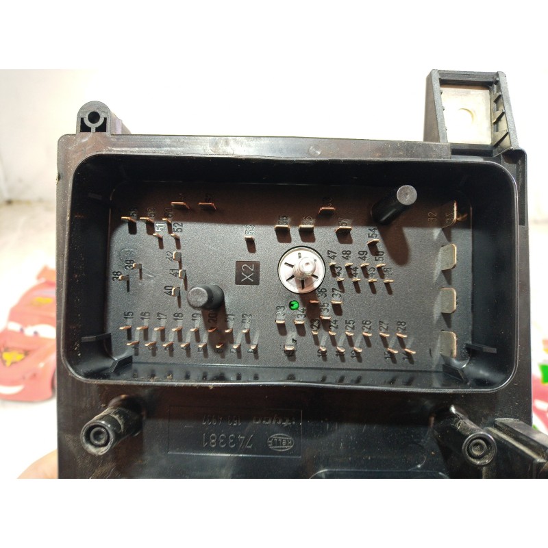 Recambio de caja reles / fusibles para opel astra gtc 1.7 16v cdti referencia OEM IAM 5DK00946430 5DK00946430 5DK00946430