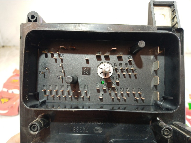 Recambio de caja reles / fusibles para opel astra gtc 1.7 16v cdti referencia OEM IAM 5DK00946430 5DK00946430 5DK00946430