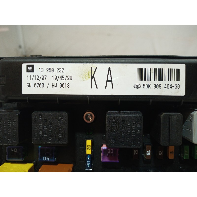 Recambio de caja reles / fusibles para opel astra gtc 1.7 16v cdti referencia OEM IAM 5DK00946430 5DK00946430 5DK00946430