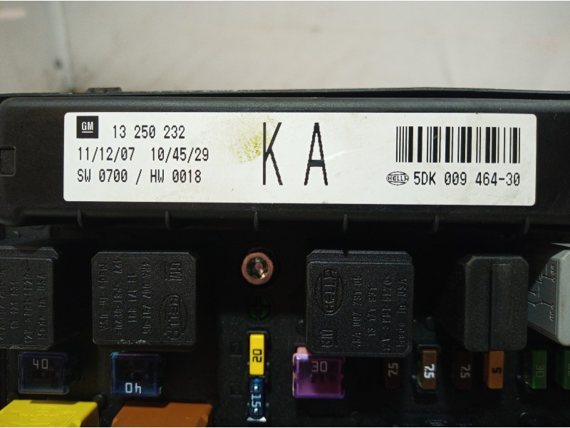 Recambio de caja reles / fusibles para opel astra gtc 1.7 16v cdti referencia OEM IAM 5DK00946430 5DK00946430 5DK00946430