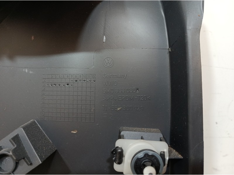 Recambio de guarnecido puerta delantera derecha para volkswagen golf plus (5m1) bluemotion edition referencia OEM IAM 5M0868080 