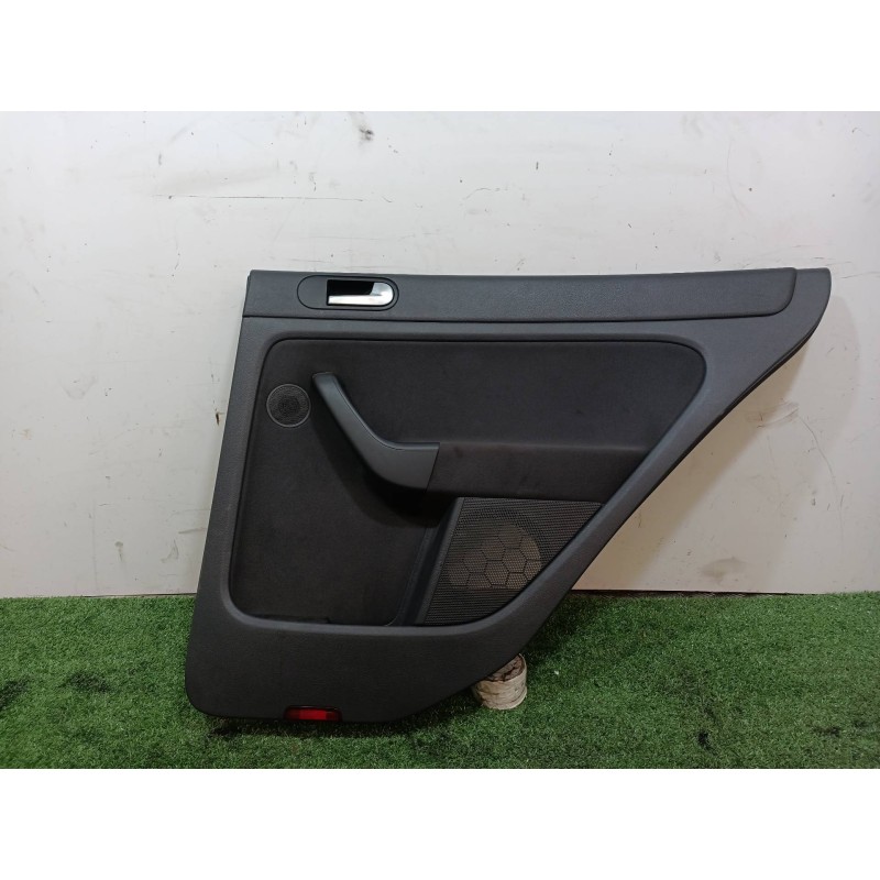 Recambio de guarnecido puerta trasera derecha para volkswagen golf plus (5m1) bluemotion edition referencia OEM IAM 5M0868074 5M