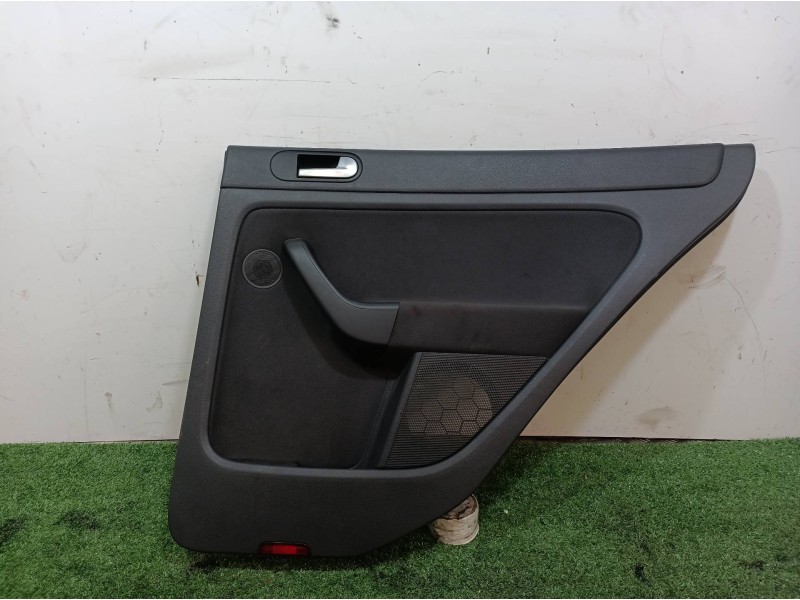 Recambio de guarnecido puerta trasera derecha para volkswagen golf plus (5m1) bluemotion edition referencia OEM IAM 5M0868074 5M