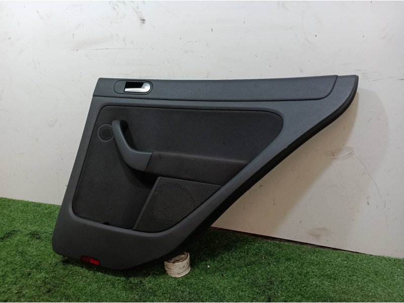 Recambio de guarnecido puerta trasera derecha para volkswagen golf plus (5m1) bluemotion edition referencia OEM IAM 5M0868074 5M