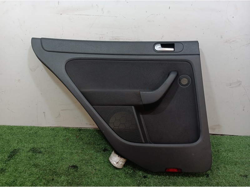 Recambio de guarnecido puerta trasera izquierda para volkswagen golf plus (5m1) bluemotion edition referencia OEM IAM 5M0868073A