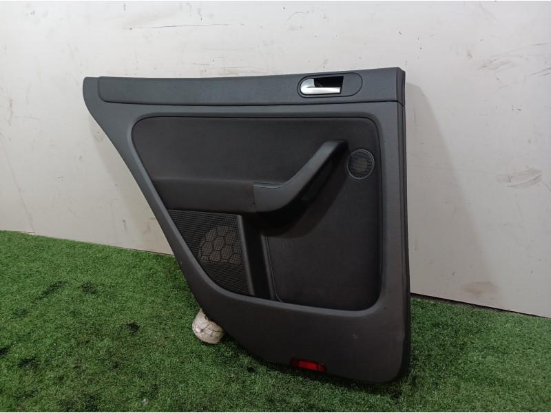 Recambio de guarnecido puerta trasera izquierda para volkswagen golf plus (5m1) bluemotion edition referencia OEM IAM 5M0868073A