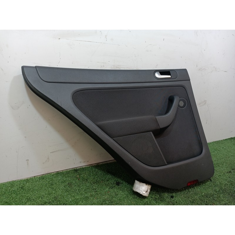 Recambio de guarnecido puerta trasera izquierda para volkswagen golf plus (5m1) bluemotion edition referencia OEM IAM 5M0868073A