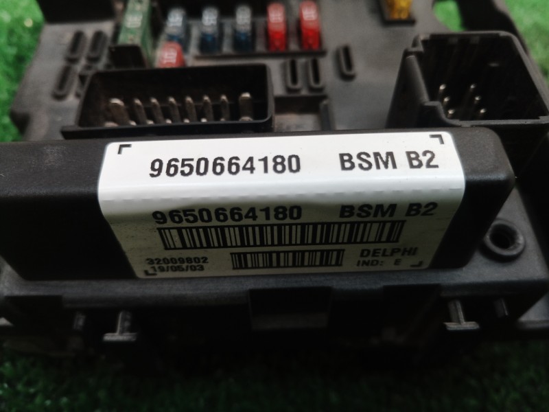 Recambio de caja reles / fusibles para peugeot 206 berlina gti referencia OEM IAM 9650664180 9650664180 9650664180