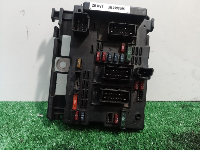 Recambio de caja reles / fusibles para peugeot 206 berlina gti referencia OEM IAM 9650664180 9650664180 9650664180