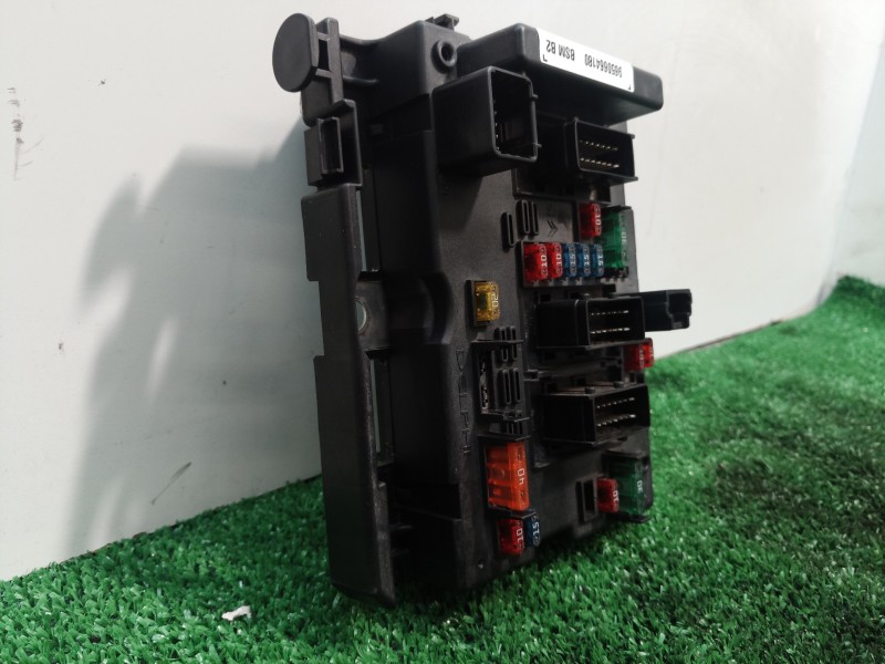 Recambio de caja reles / fusibles para peugeot 206 berlina gti referencia OEM IAM 9650664180 9650664180 9650664180