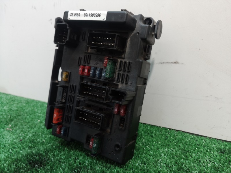 Recambio de caja reles / fusibles para peugeot 206 berlina gti referencia OEM IAM 9650664180 9650664180 9650664180
